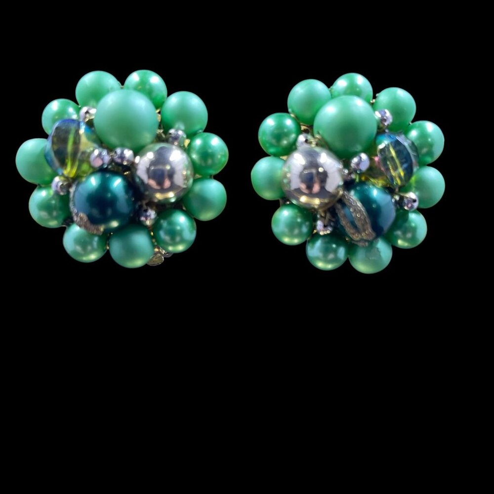 Vintage Japan Green Bead Cluster Clip On‎ Earrings Retro Pearl Costume Jewelry - Picture 3 of 6